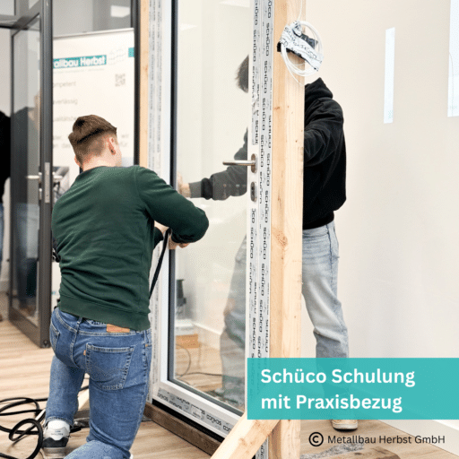 Metallbau Auszubildene bei der Schüco Schulung von Metallbau Herbst